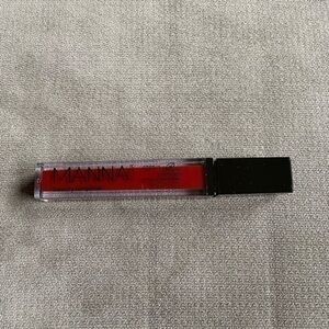 MANNA KADAR BEAUTY SIMPLIFIED LIPLOCKED PRIMING GLOSS
Brand new 
Size 5ML